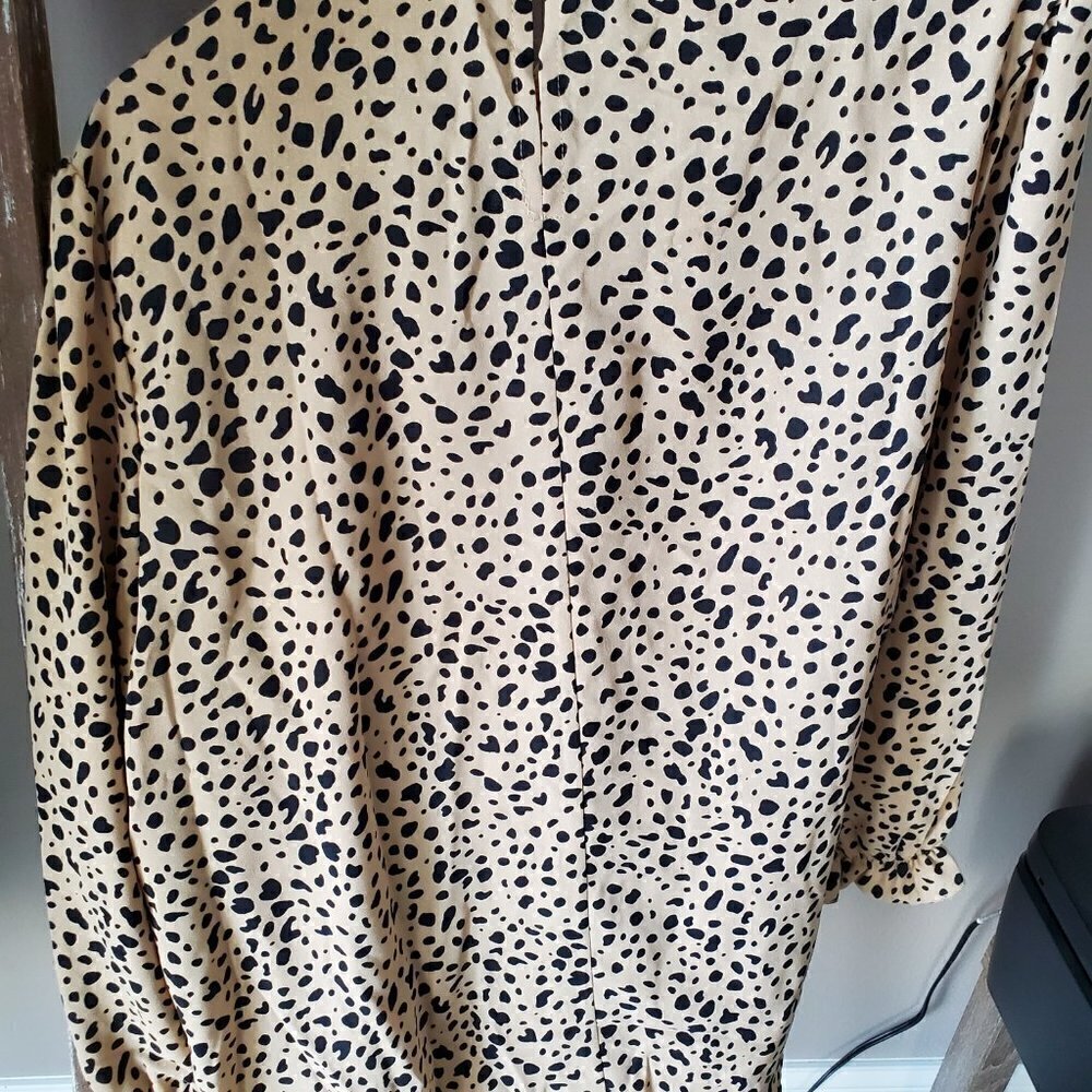 Ruffle trim blouse Cheetah  print size xl . - Picture 3 of 4